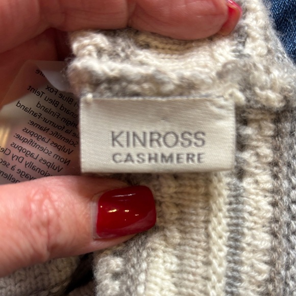 KINROSS Cashmere‎ & Blue Fox Pom Pom Beanie